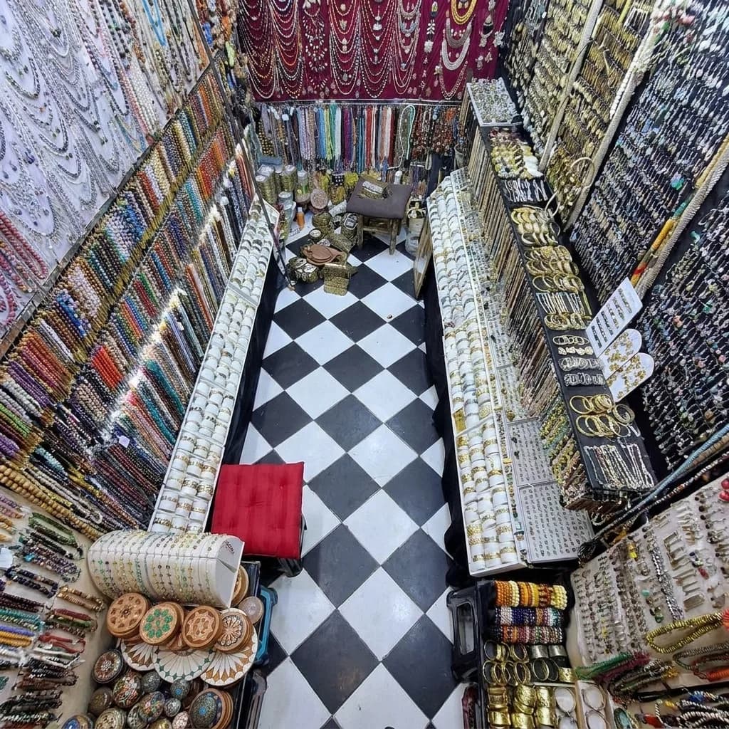 Souk shop in Marrakech packed floor to ceiling with silver bangles, beads and necklaces — Palais de la Bahia Marrakech